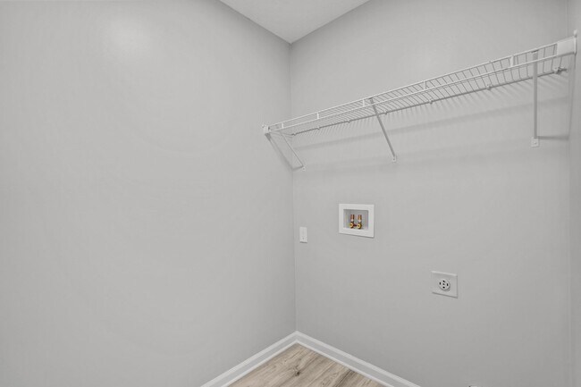 Building Photo - Fully Renovated 3 Bedroom in Southport!