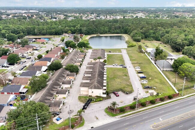 Building Photo - "Charming 3-Bed, 2-Bath Condo Oasis in Orlando – 1,000 Sq Ft of Comfort!"