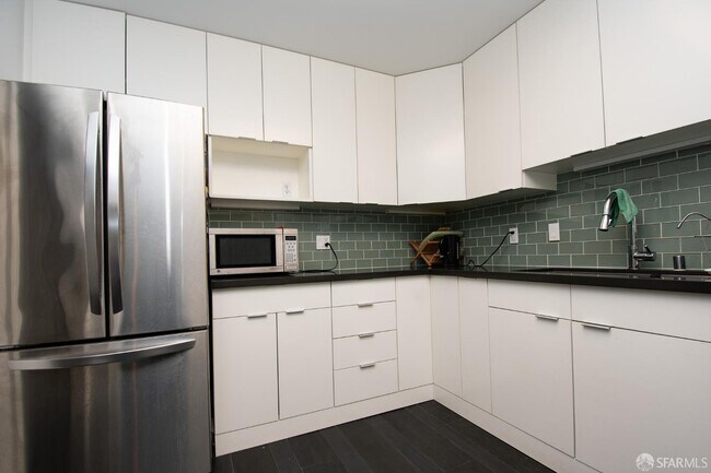 Building Photo - 127 Knockash Hill