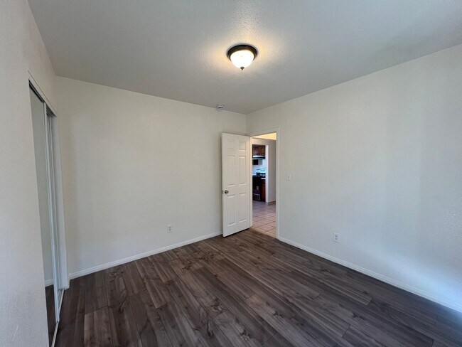 Building Photo - 8416 1/2-8416 1/2 Graham Ave