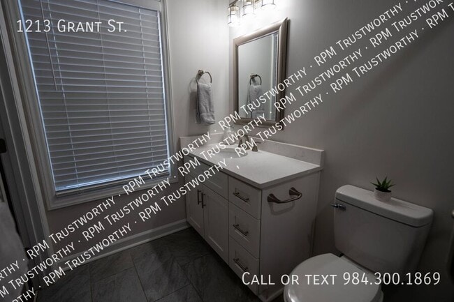 Building Photo - 1213 Grant St