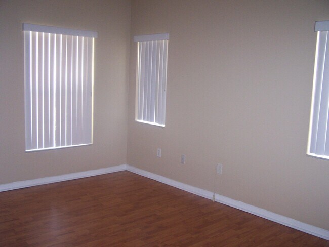 Building Photo - 10288 Fox Trail Rd S