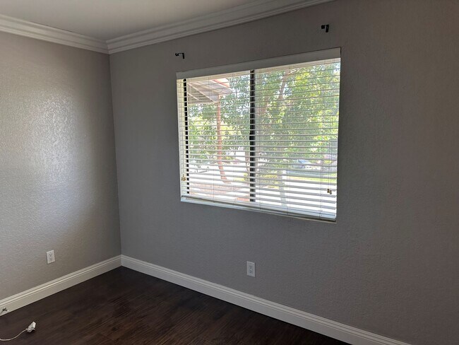 Building Photo - SHADOWRIDGE UPGRADED CONDO WITH GARAGE