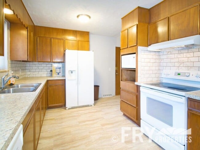 Building Photo - Bright, Clean Ranch Home in Sherrelwood