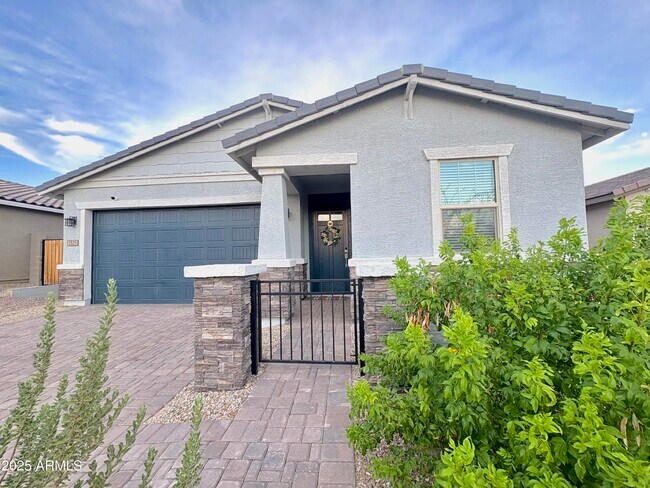 Building Photo - 1325 S 223rd Dr