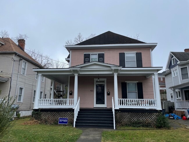 Building Photo - 422 Woods Ave SW