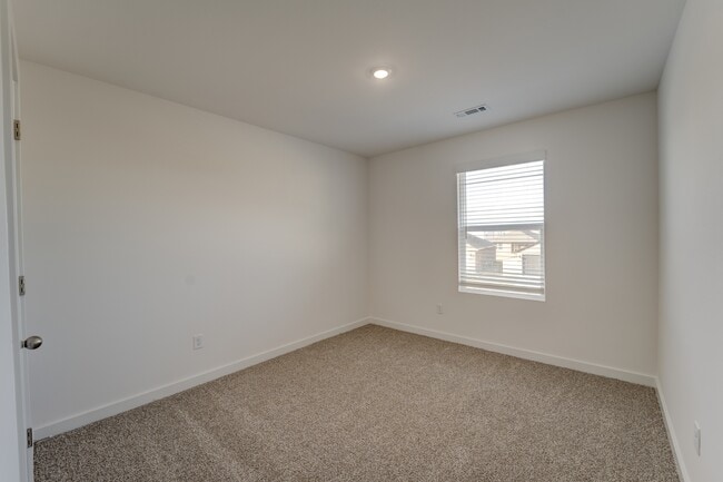 Building Photo - 139 S Maroon Ave