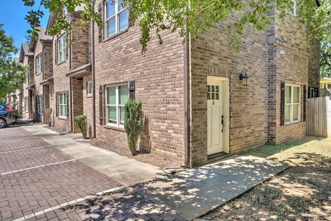 Building Photo - Heisman Villas: End Unit with Parking & Pr...