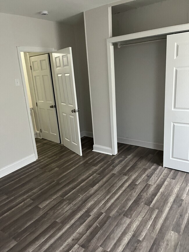 Building Photo - 644 W Russell St