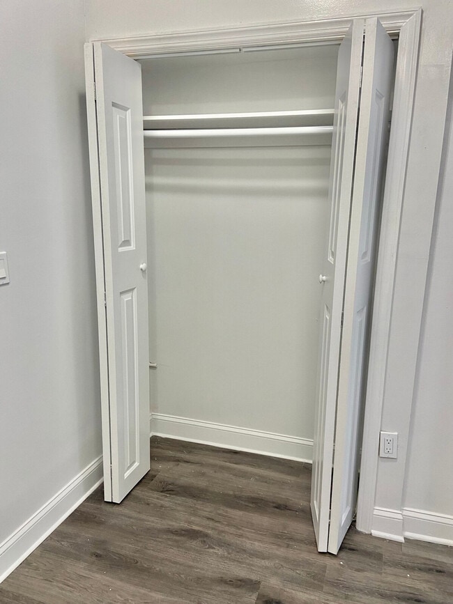 Building Photo - 414 Grand St