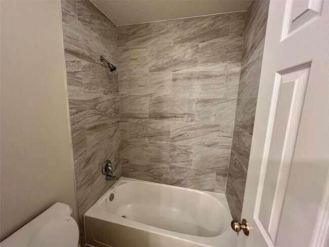 Building Photo - 3847 Landon Park Dr