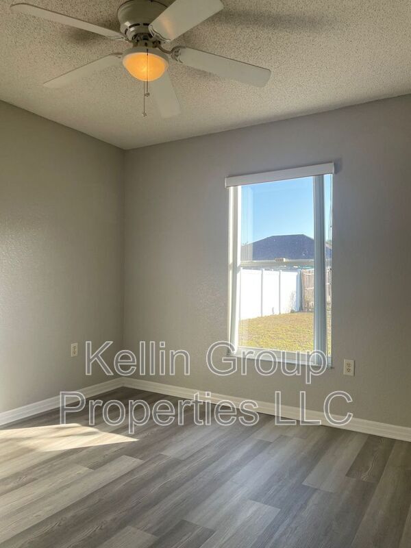 Building Photo - 1145 View Pointe Cir