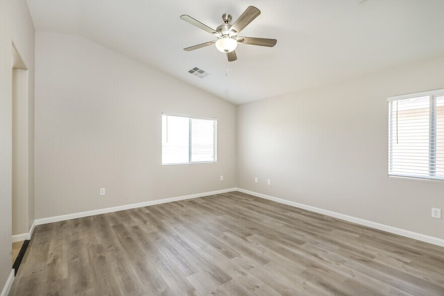 Building Photo - 6528 Blessed Thistle Ave