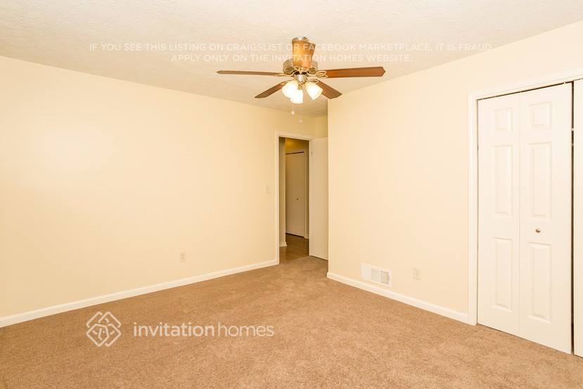 Building Photo - 3258 Village Glen Dr SW