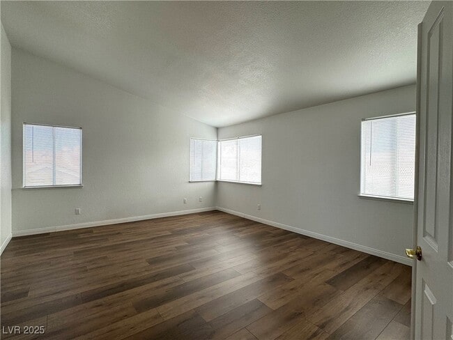 Building Photo - 7913 Waterfalls Ave