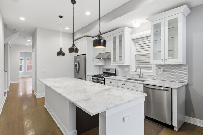 Building Photo - 2726 N St Louis Ave