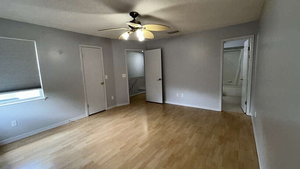 Building Photo - 3015 Candlewyck Ln E