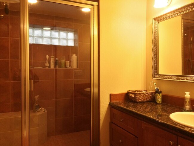 Building Photo - 4bd/2.5ba Seattle House