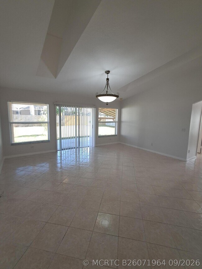 Building Photo - 2697 SW Altamira Ave