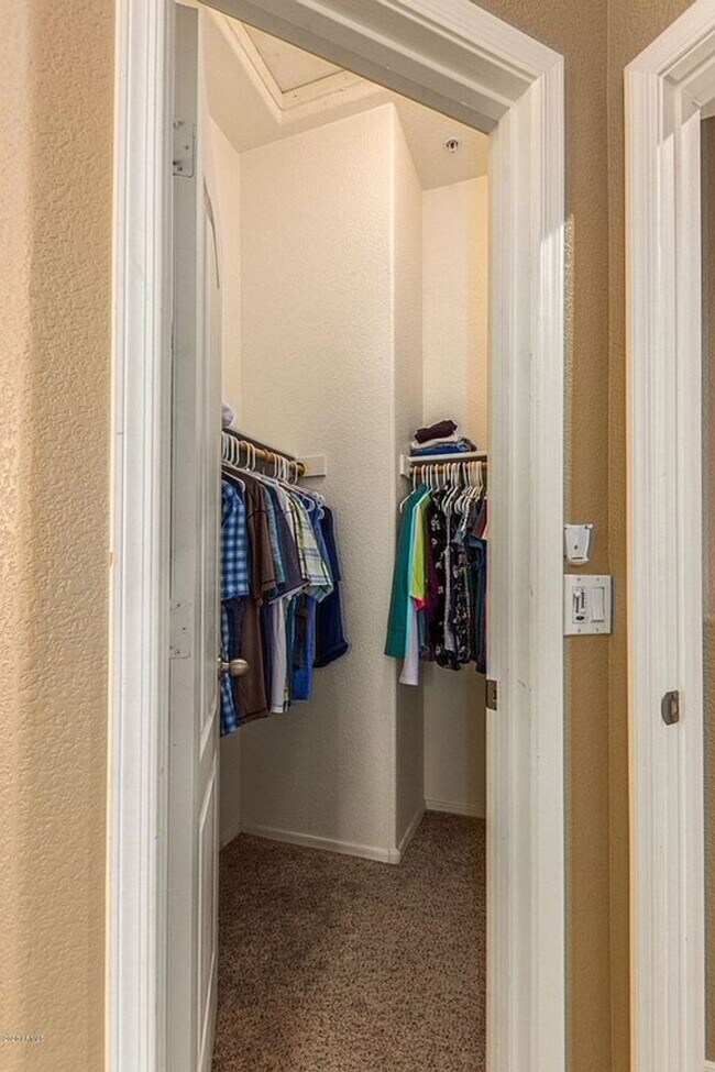 Building Photo - 2 Bedroom, 2.5 Bath Townhome Available NOW!