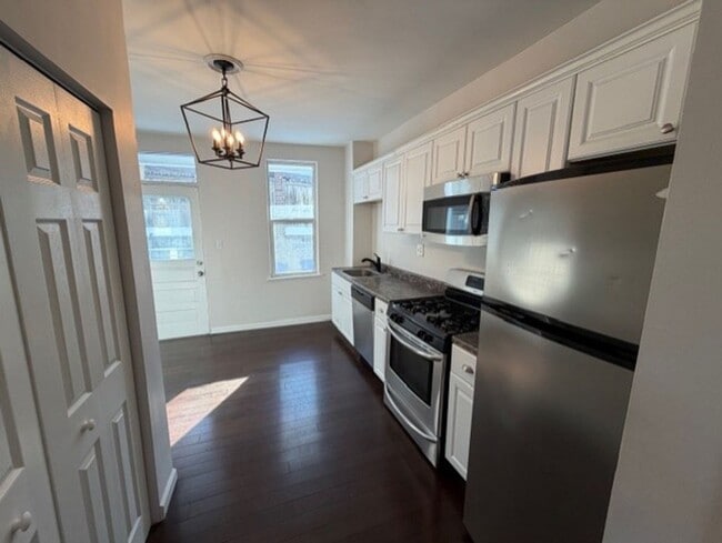 Building Photo - Beautiful Home for Rent With Some Utilities Included