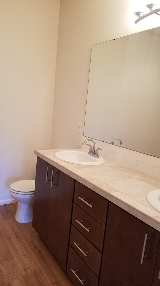 Building Photo - 15720 Manor Way