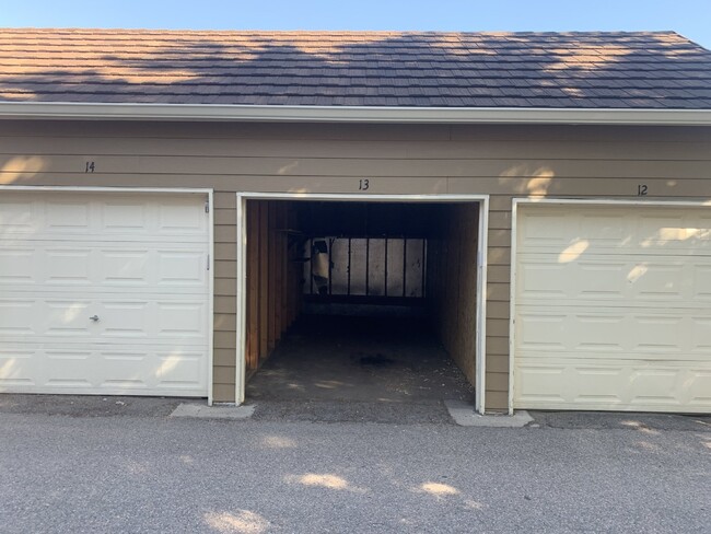 Building Photo - Newly Updated 2 bed/2 bath Condo
