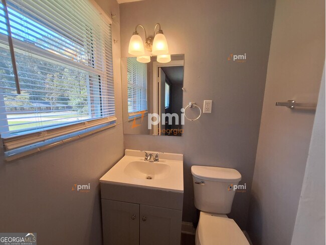 Building Photo - 6139 Lullwater Dr