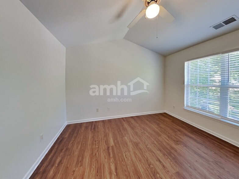 Building Photo - 1517 Braveheart Ln