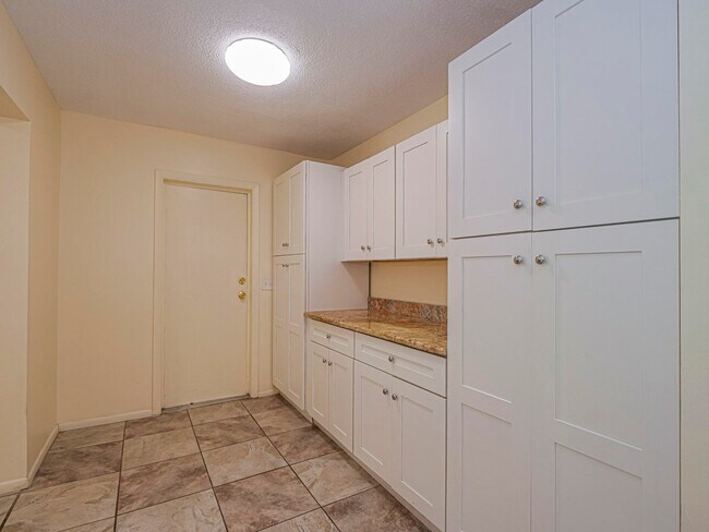 Building Photo - 503 20th St SW