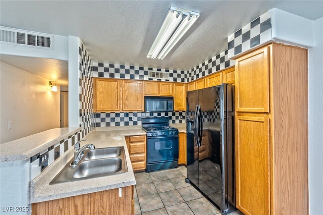 Building Photo - 3058 Tarpon Dr