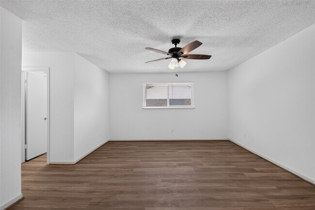 Building Photo - 1334 Country Pl Dr