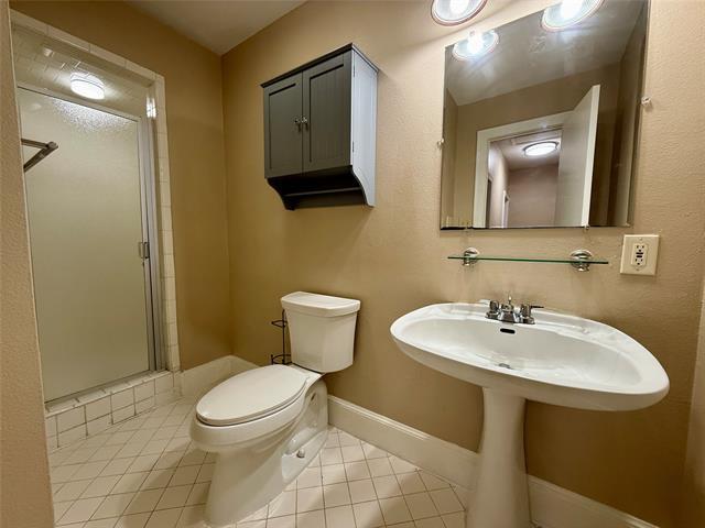 Building Photo - 2126 Mistletoe Ave