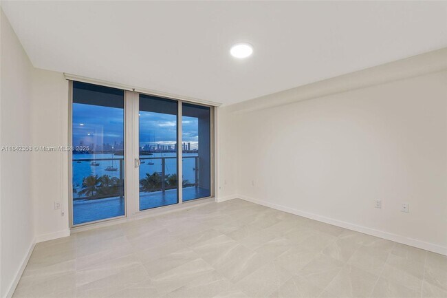 Building Photo - 1500 Bay Rd