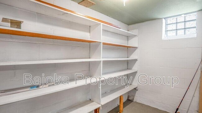 Building Photo - 1074 Moran Ave