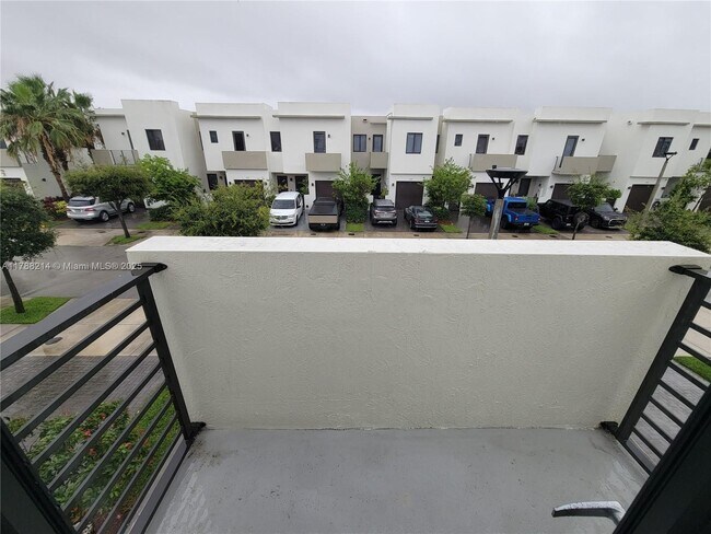 Building Photo - 492 SW 91st Pl