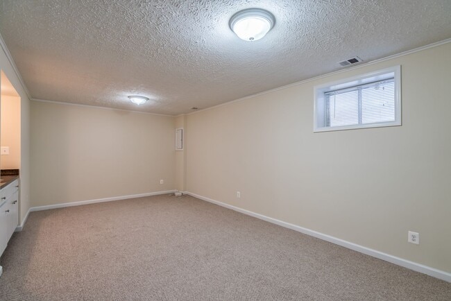 Building Photo - Location is Everything With This 3 Bedroom...