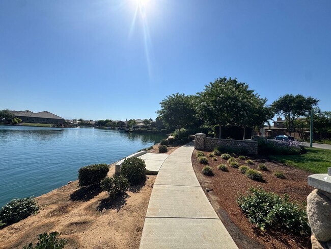 Building Photo - Welcome to the Quail Lake Gated Community!!!