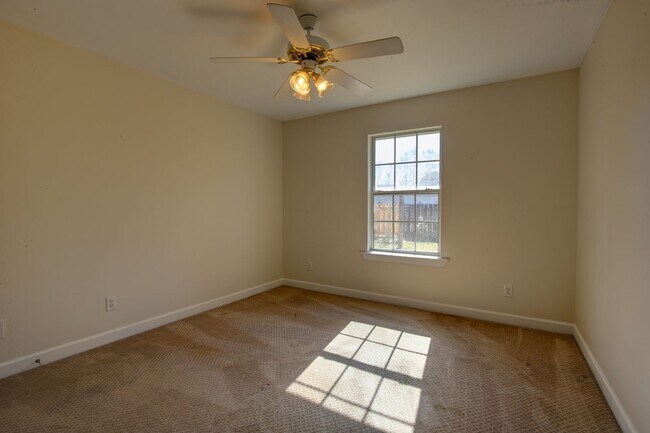 Building Photo - Hawthorne Glenn Fairhope!