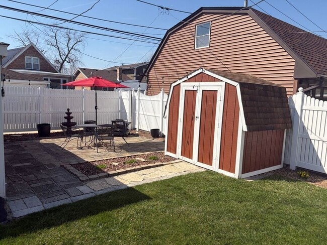 Building Photo - 10724 S Drake Ave