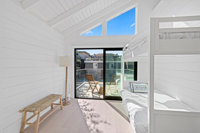 Building Photo - 1126 E Balboa Blvd