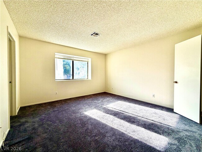 Building Photo - 2063 Waverly Cir