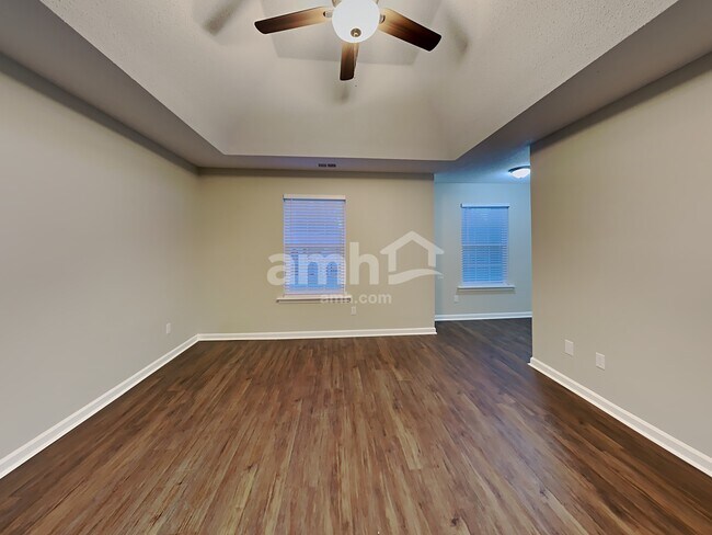 Building Photo - 7748 Parkmont Dr