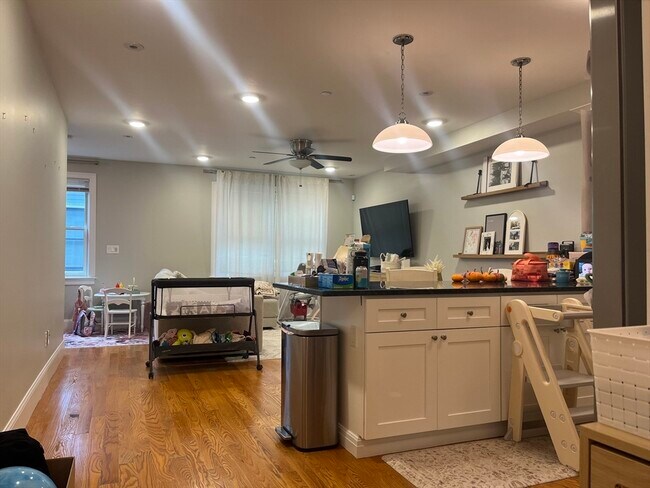 Building Photo - 45 Spring St