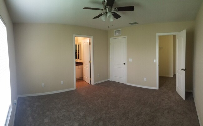 Building Photo - 429 Piper Ave