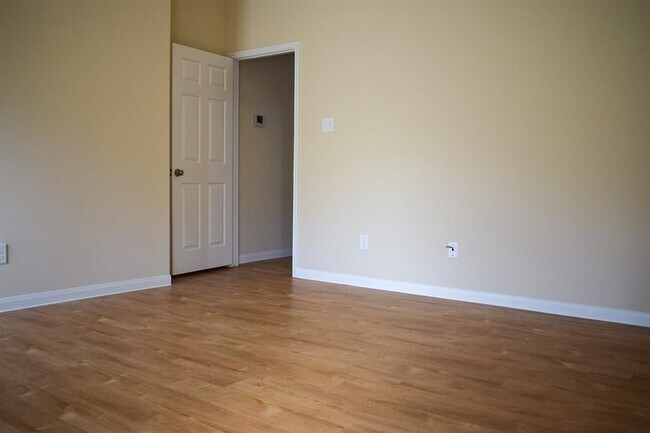 Building Photo - 13421 Raintree Dr