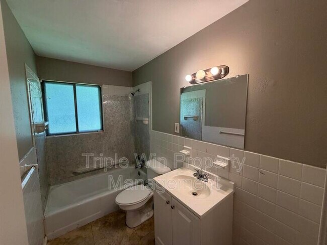 Building Photo - 10329 Chesley Dr