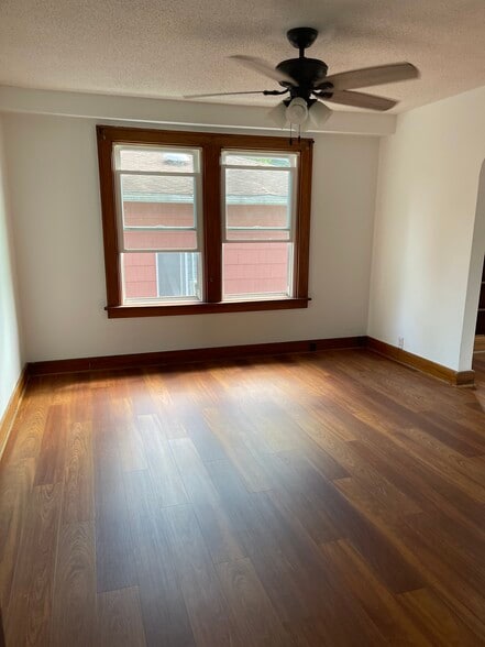 Dinning room with ceiling fan - 190 Hamilton Dr