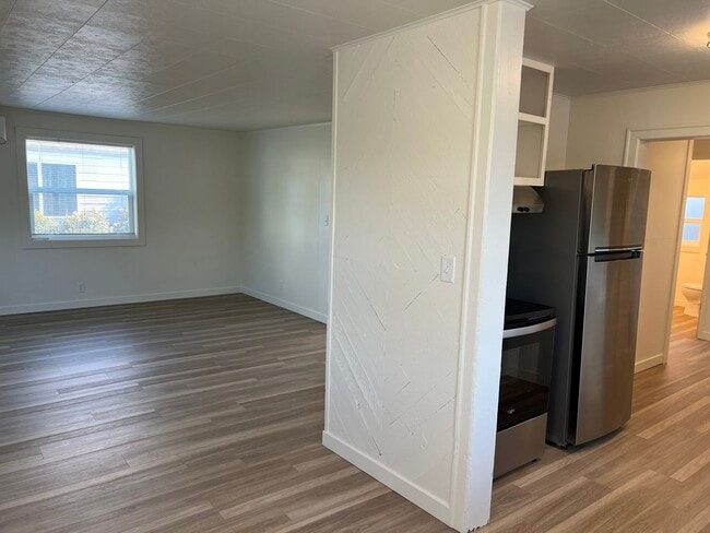 Building Photo - Updated 3 bedroom 1 bathroom house!