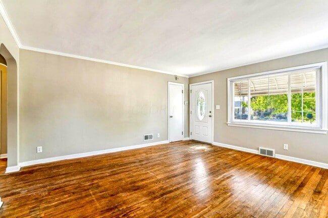 Building Photo - 50% OFF FIRST MONTHS RENT!!! 4 Bedroom 3 F...